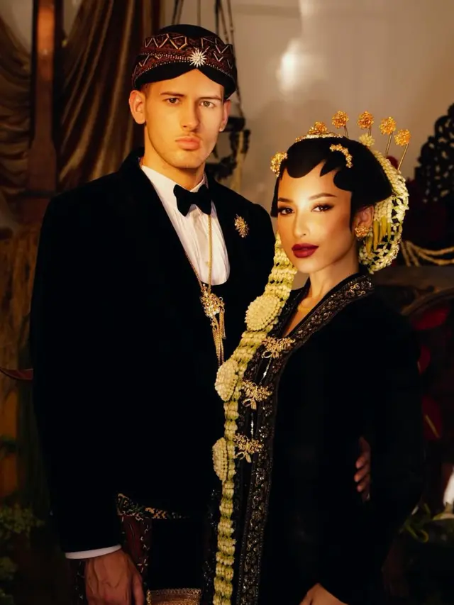 Justin Hubners saat Potret Prewedding Adat Jawa. [@jennifercoppenreal20]