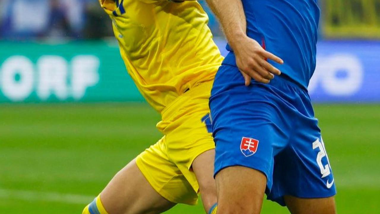 Tertinggal lebih dahulu sejak menit ke-14, Ukraina berhasil membalikkan kedudukan lewat <i>comeback </i>maut.&nbsp;Foto: REUTERS