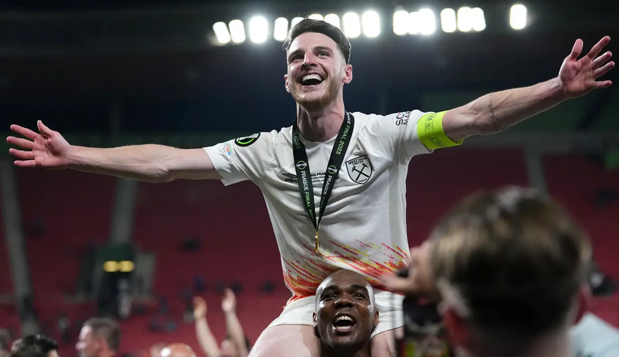 <p>Kemenangan dramatis West Ham United dalam laga ini ditentukan Said Benrahma lewat tendangan penalti dan gol Jarrod Bowen di menit-menit akhir. Sedangkan, satu gol Fiorentina dicetak Giacomo Bonaventura. (AP Photo/Petr David Josek)</p>