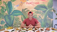 Food Vlogger Tanboy Kun Mukbang di Restoran MakCiak