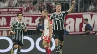 Selebrasi striker Manchester United, Rasmus Hojlund setelah mencetak gol pertama timnya ke gawang Bayern Munchen pada laga matchday pertama Grup A Liga Champions 2023/2024 di Allianz Arena, Munich, Kamis (21/9/2023) dini hari WIB. (AP Photo/Matthias Schrader)