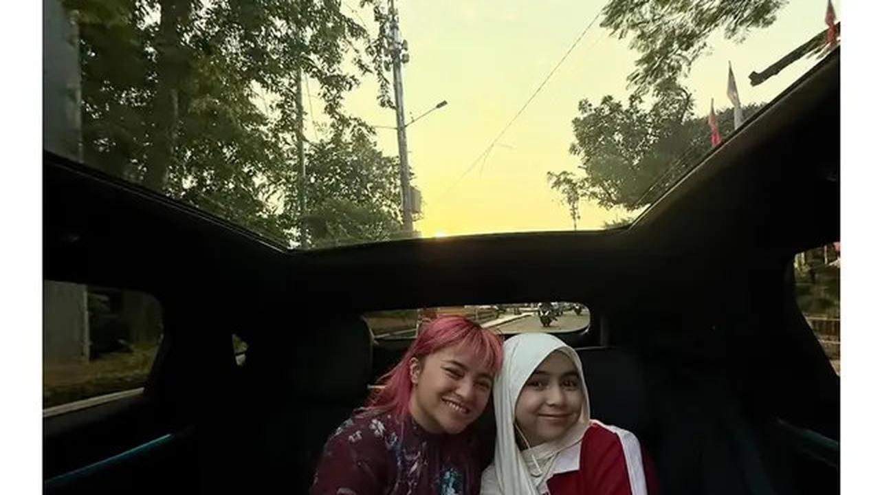 6 Potret Gaya Rambut Pink Marshanda saat Bareng Sienna, Rayakan Ultah ke-36