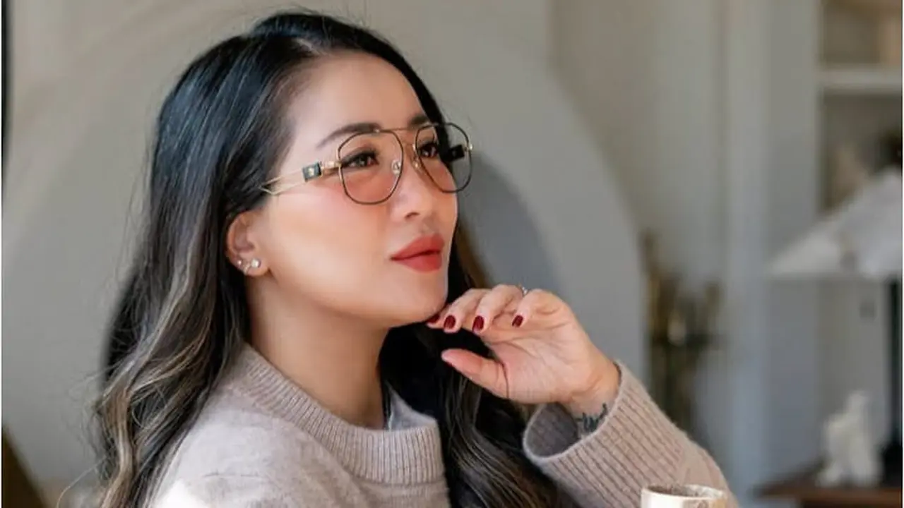 Tren Kacamata 2026: 6 Gaya Eyewear yang Siap Jadi Statement Fashion