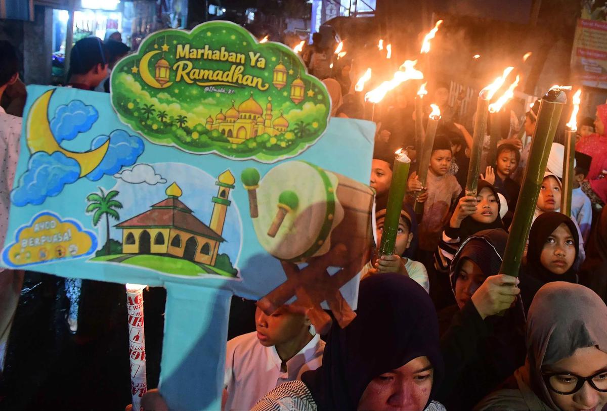 FOTO: Antusias Anak Anak Ramaikan Pawai Obor Ramadhan