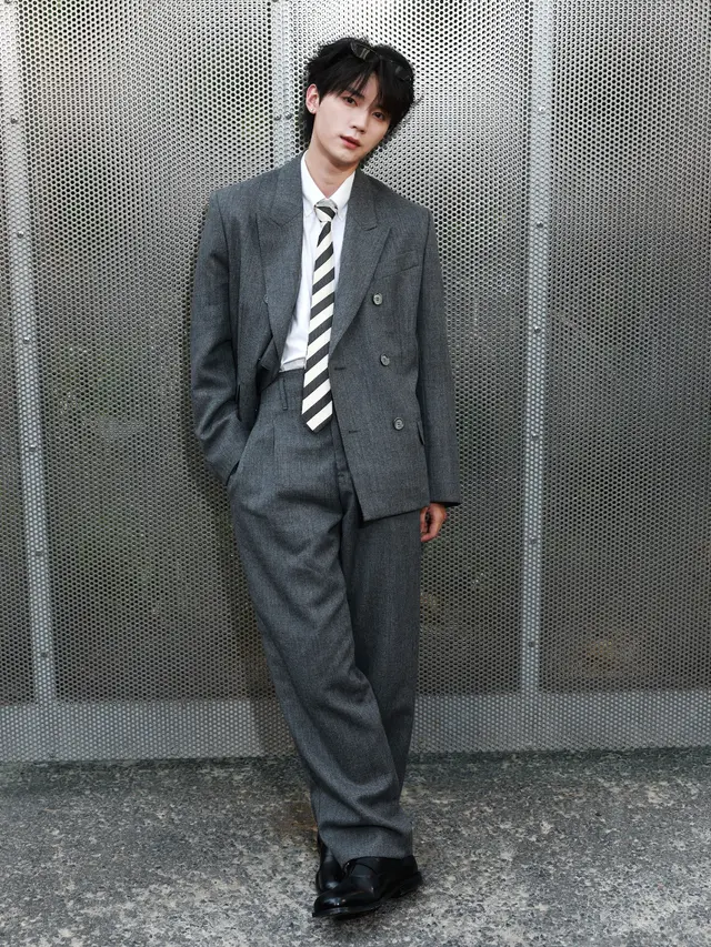 Yiran Zhou hadir di Fashion Show Koleksi S/S 2027 AMI Paris. Dok. AMI Paris