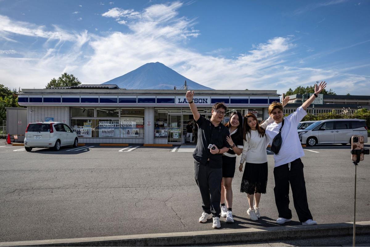 Puncak Gunung Fuji Tak Bersalju untuk Pertama Kali Sejak 130 Tahun