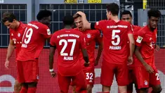 Pemain Bayern Munchen merayakan gol yang dicetak Joshua Kimmich ke gawang Borussia Dortmund pada laga pekan ke-28 Bundesliga di Stadion Signal Iduna Park, Selasa (26/5/2020) waktu setempat. Bayern Munchen menang 1-0 atas Borussia Dortmund. (AFP/Federico Gambarini/Pool)