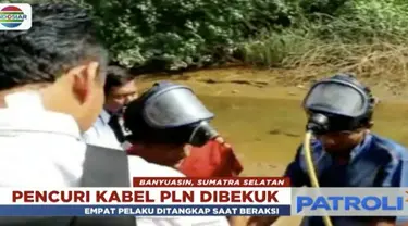 Empat orang pria pelaku pencurian kabel PLN di Sungai Musi, diamankan di Polsek Mariana.