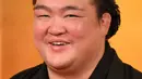  Ekspresi Kisenosato merayakan kemenangannya di Tokyo, Jepang, (25/1). Kisenosato menjadi pesumo pertama Jepang yang mampu merebut gelar kompetisi kasta tertinggi sumo dalam satu dekade terakhir. (Naohiko Hatta / Kyodo News via AP)