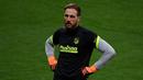 Kiper Atletico Madrid, Jan Oblak, saat mengikuti sesi latihan jelang laga Liga Champions di Stadion Wanda Metropolitano, Selasa (1/12/2020) wib. Atletico Madrid akan menghadapi Bayern Munchen. (AFP/Pierre-Philippe Marcou)