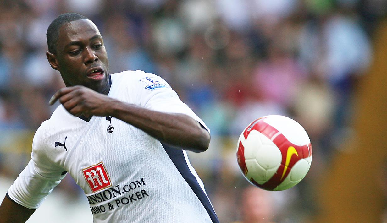 Ledley King (Tottenham) - Saat membela Tottenham, King berhasil mencatatakan namanya sebagai pemain yang berhasil mencetak gol tercepat di Premier League. Pada Desember 2000, King mencetak gol ke gawang Bradford City dengan catatat waktu 9,82 detik. (AFP/Chris Ratcliffe)