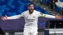 5. Sergio Ramos (Real Madrid) - Bek tangguh asal Spanyol ini lima kali membawa Real Madrid menjuarai La Liga, termasuk gelar juara yang didapat musim 2019/2020. Sergio Ramos juga tercatat sebagai pemain bertahan terbaik La Liga empat musim berturut-turut. (AFP/Pierre-Philippe Marcou)