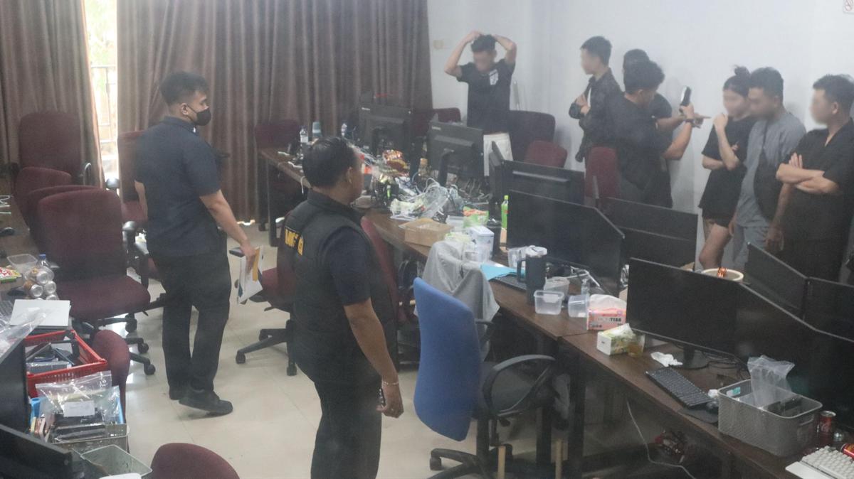 Penampakan Ratusan WNA Tukang Tipu Investasi Daring Ditangkap di Batam