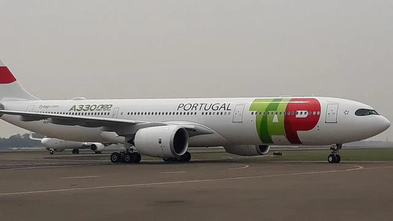 Airbus A330-900 Neo di Bandara Soetta, Tangerang (Dok Foto: Liputan6.com/Pramita Tristiawati)