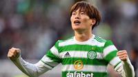 Selebrasi striker Glasgow Celtic, Kyogo Furuhashi setelah mencetak gol ke gawang Ferencvarosi TC dalam laga Liga Europa 2021/2022 di Celtic Park Stadium, Glasgow (19/10/2021). Kyogo Furuhashi bisa menjadi pemain kelima Asia yang menjadi top skor di liga Eropa bersama Glasgow Celtic. Pada musim 2022/2023 ini, pemain asal Jepang berusia 28 tahun ini masih memimpin daftar top skor Scottish Premiership dengan mengoleksi 19 gol. (AFP/Andy Buchanan)