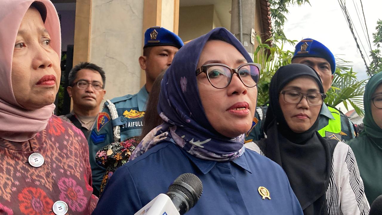 Kunjungi Lokasi Ledakan di SMAN 72 Jakarta, Menteri PPPA Pastikan Hari Senin Siswa Tetap Sekolah