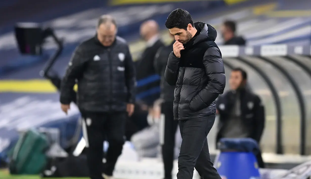 Di akhir pertandingan, Mikel Arteta tertunduk lesu dengan hasil 0-0. (AFP/Michael Regan/Pool)