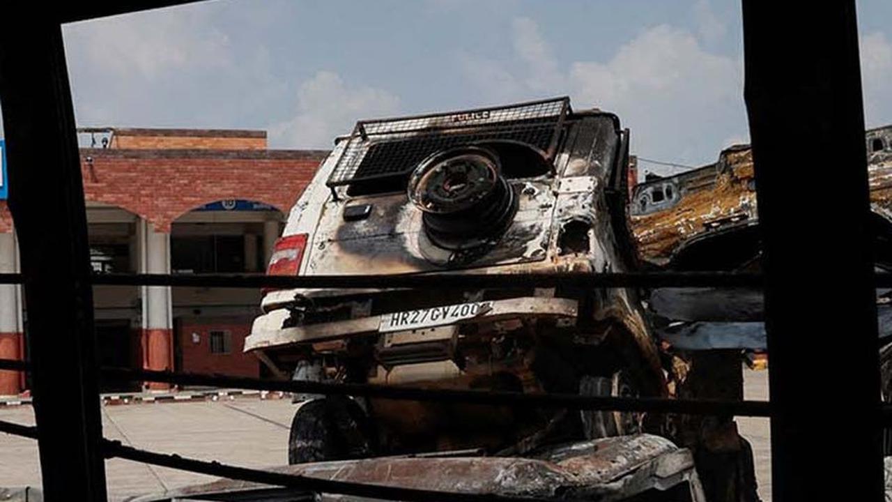 FOTO: Mencekamnya Bentrok Mematikan Kelompok Hindu dan Muslim di India, Masjid Dibakar dan Imam Dibunuh