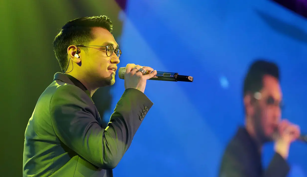 Sebagai selebriti, sama seperti kebanyakan selebriti yang mengabadikan foto kegiatannya dan diunggah ke media sosial. Hal itu cukup membantunya untuk mengabarkan kepada para penggemarnya. (Deki Prayoga/Bintang.com)