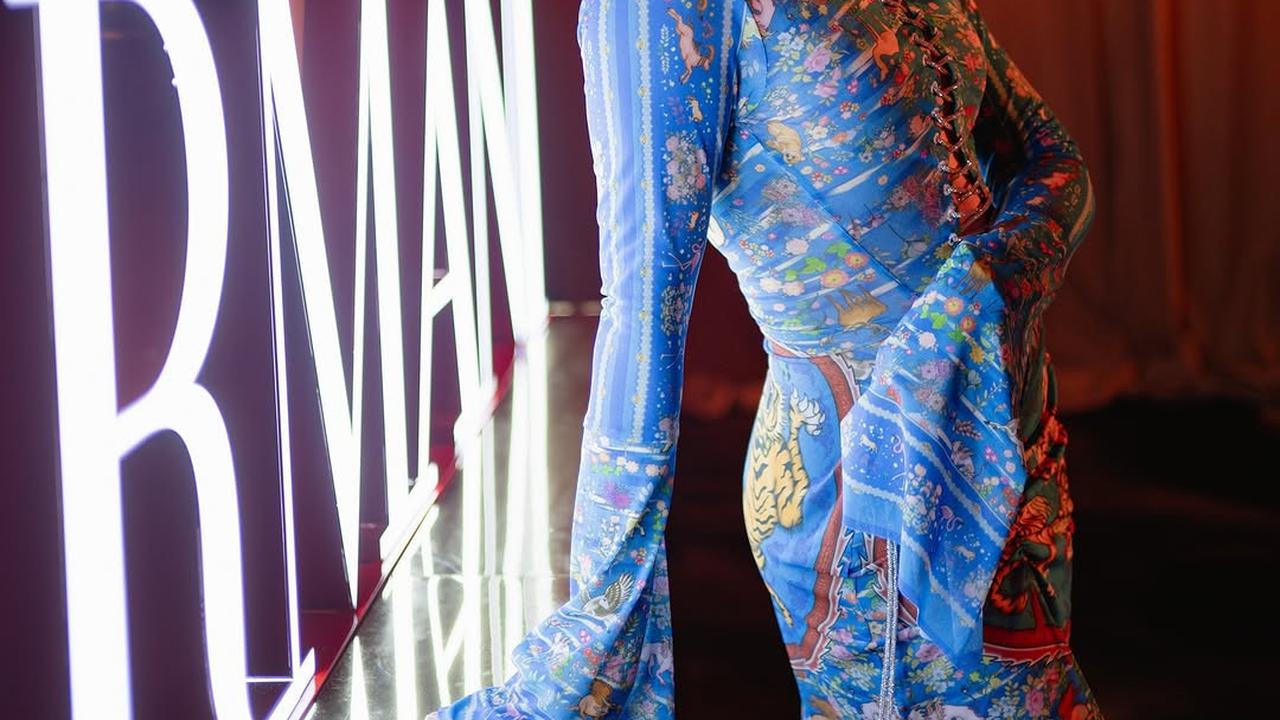 5 Potret Sahila Hisyam Hadir Bukber dengan Gaun Biru Menawan, Cantiknya Bikin Meleleh