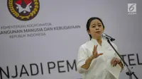Menko PMK Puan Maharani memberi sambutan dalam penandatanganan beasiswa Teladan Tanoto Foundation di Kantor Kemenko PMK di Jakarta, Selasa (5/3). Puan meminta para mahasiswa untuk tetap fokus pada pendidikannya. (Liputan6.com/Faizal Fanani)