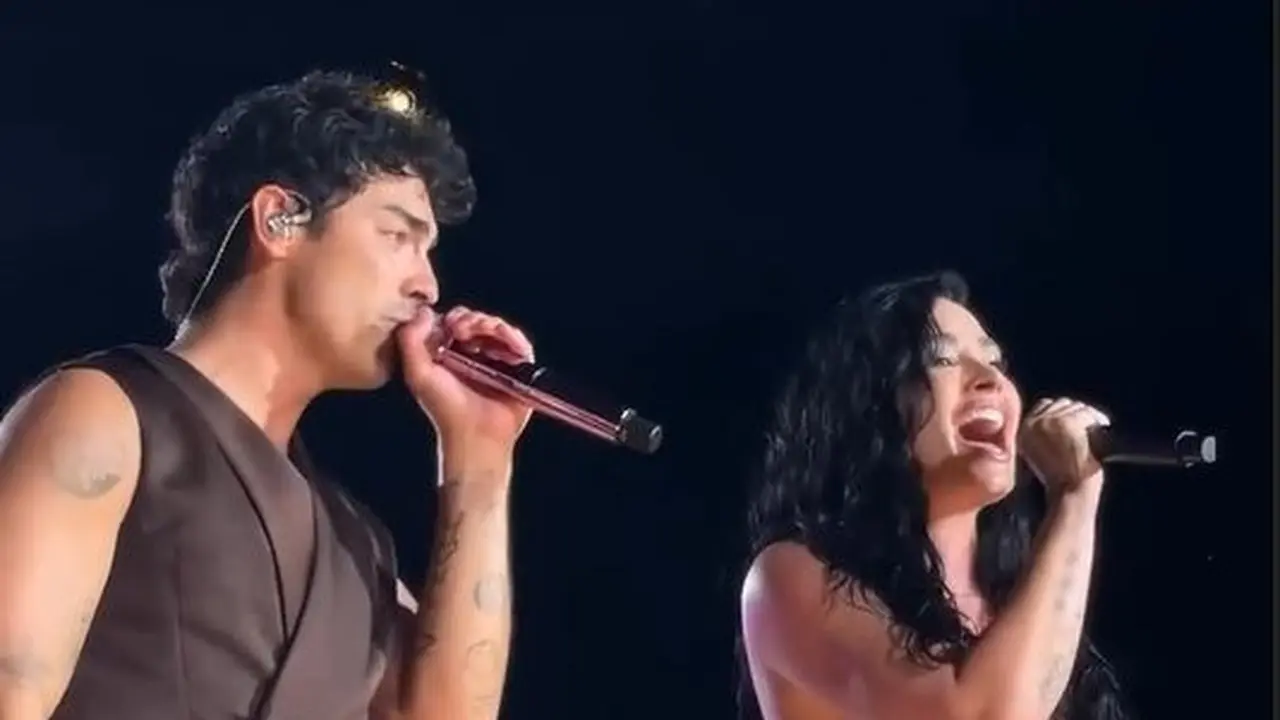 Camp Rock Reunion: Demi Lovato and Joe Jonas Duet Again on the Jonas Brothers Stage