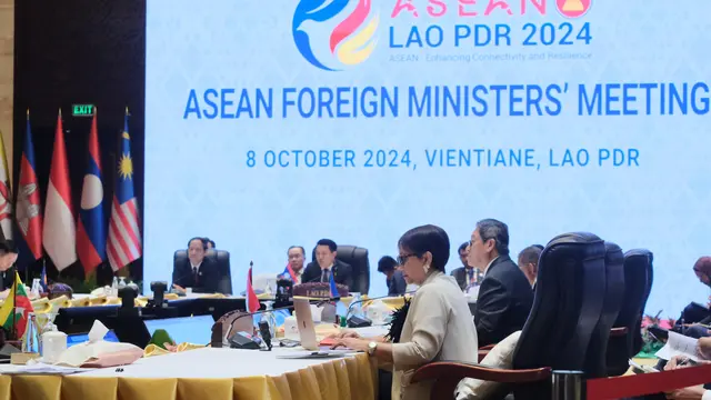 Menteri Luar Negeri RI Retno Marsudi saat menghadiri rangkaian pertemuan di KTT ASEAN di Vientiane, Laos, Selasa (8/10/2024). (Dok. Kemlu RI)