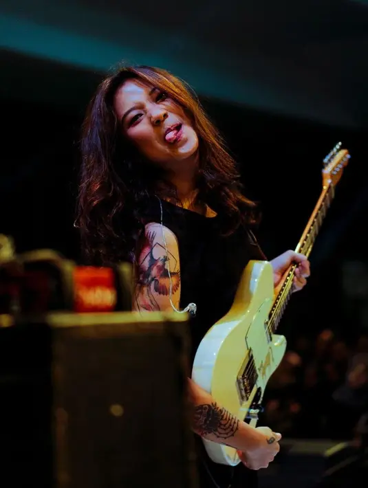 Dalam pembicarannya tersebut, Danilla sempat membahas soal bulu ketiak. Kebanyakan perempuan berusaha menghilangkannya, namun berbeda dengan Danilla. Ia membiarkan bulu tersebut tumbuh. (Instagram/danillariyadi)