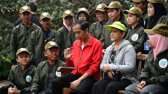 Presiden Jokowi bersama para pelajar Indonesia di Royal Botanic Garden, Sydney Australia