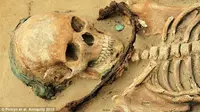 Kerangka Berkalung Arit, 'Kuburan Vampir' Abad ke-17 Ditemukan (Daily Mail)