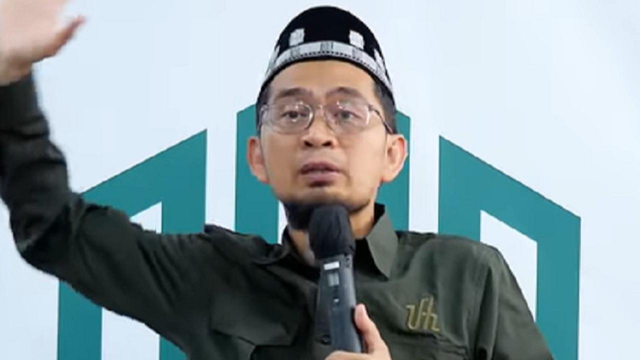 Apakah Makan Membatalkan Wudhu? Ini Jawaban UAH dan Ustadz Khalid Basalamah