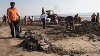 Operasi pembersihan sampah di Pantai Versova (Hamon Nasiri Honarvar/Instagram)