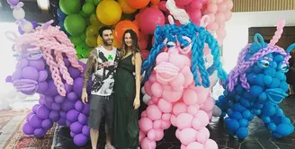 Behati Prinsloo, istri dari Adam Levine kini tengah berbadan dua. Seperti ibu-ibu hamil pada umumnya, ia pun juga memiliki berbagai permintaan, atau dalam istilah bahasa Indonesia disebut ‘ngidam’. (Instagram/behatiprinsloo)