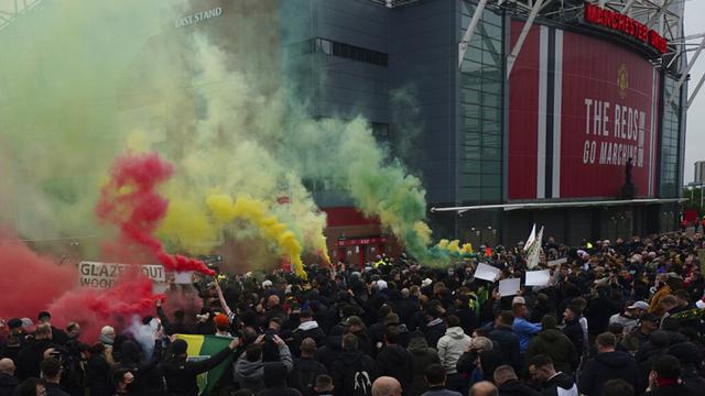 FOTO: Aksi Protes Fans Sebelum Manchester United Keok Dilumat Liverpool