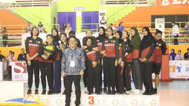 Timnas voli putri Indonesia - Jakarta Popsivo Polwan