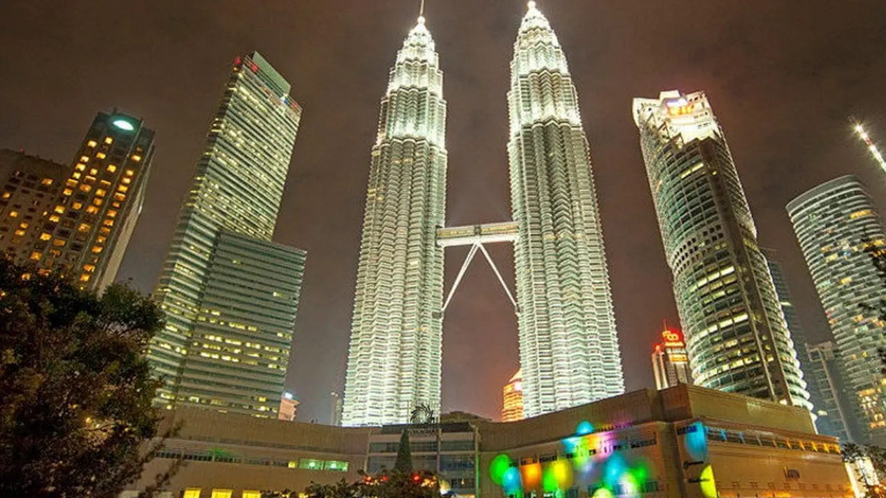  Menara Kembar Petronas