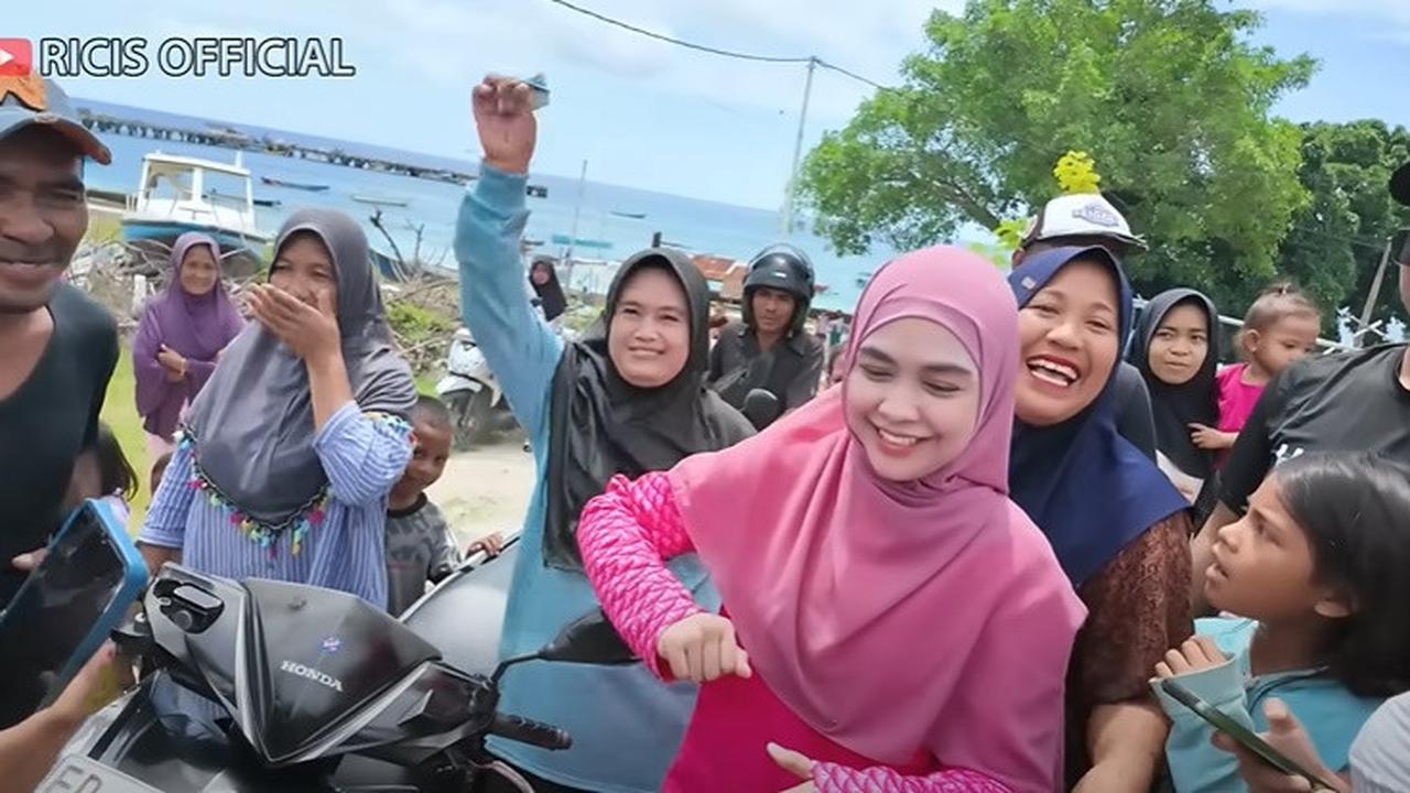 Soroti Wajahnya, 6 Potret Ria Ricis di Kamera Fans Jadi Viral, Bandingkan dengan Foto yang Lain hingga Beri Klarifikasi