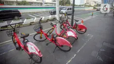 Kondisi tak terawat sepeda Gowes di kawasan Bundaran HI, Jakarta, Selasa (28/6/2022). Layanan sepeda sewa (bike sharing) dari Pemprov DKI Jakarta tampak tak terawat dari jok hilang hingga QR untuk menggunakan sepeda tersebut tidak bisa digunakan. (Liputan6.com/Faizal Fanani)