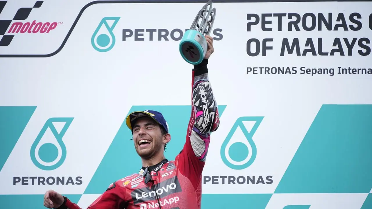 Foto: Aksi Enea Bastianini saat Merajai MotoGP Malaysia 2023