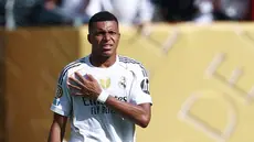 Pemain Real Madrid, Kylian Mbappe, tampak kecewa setelah ditaklukkan PSG pada laga semifinal Piala Dunia Antarklub 2025 di MetLife Stadium, Kamis (10/7/2025) dini hari WIB. (AFP/Franck Fife)