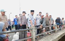 Bupati Tanjab Barat Pastikan Keamanan Arus Balik Lebaran di Pelabuhan Kuala Tungkal
