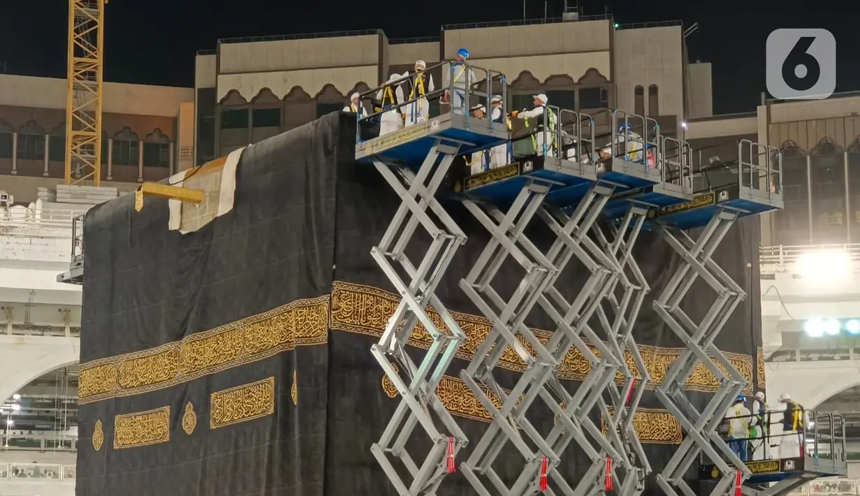 Pemerintah Arab Saudi mempekerjakan sekitar 114 orang perajin terampil dalam pembuatan kiswah Ka'bah ini. (FOTO:MCH PPIH ARAB SAUDI 2023)