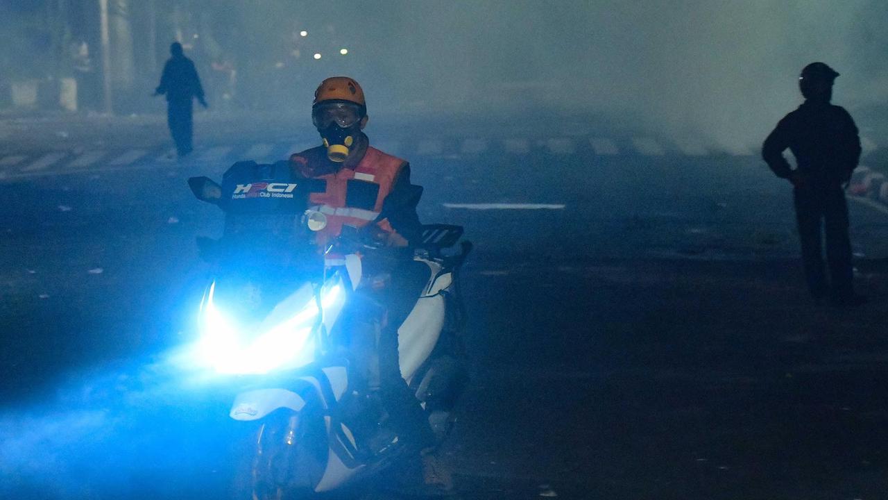 FOTO: Rusuh Pelajar dan Brimob di Pejompongan Hingga Malam Hari (ukuran kecil)