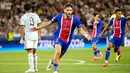 Khvicha Kvaratskhelia dari PSG melakukan selebrasi setelah mencetak gol pertama timnya dalam pertandingan sepak bola Piala Super UEFA antara Paris Saint-Germain dan Aston Villa di Salzburg, Austria, Rabu, 12 Agustus 2026. (Foto AP/Darko Bandic)