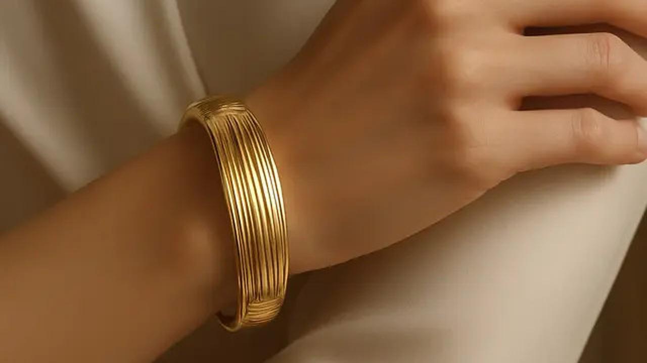 7 Inspirasi Model Gelang Oval Emas 2025 Biar Tangan Tampak Lebih Panjang