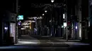 Suasana jalan yang sepi selama jam malam sehari setelah polisi bentrok dengan kelompok-kelompok demonstran yang memprotes penerapan langkah-langkah baru  di Den Bosch, Belanda (26/1/2021). Jam malam diberlakukan di Belanda untuk melawan penyebaran Covid-19. (AFP/Kenzo Tribouillard)