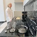 Tya Ariestya Tunjukkan Dapur Kos-Kosan Barunya, Desainnya Mewah Minimalis