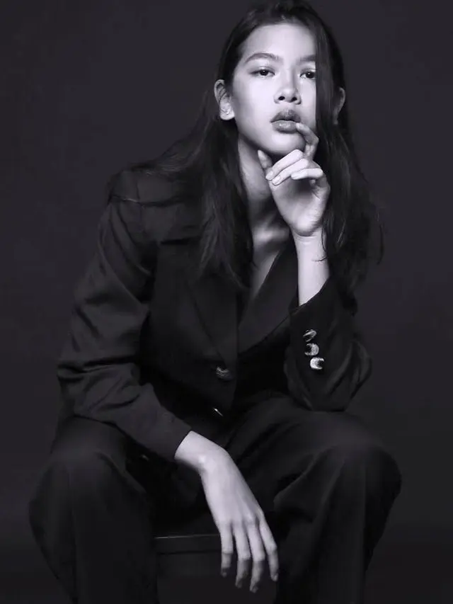 Jarang Tersorot, Ini 6 Potret Kayra Miendra Anak Mieke Amalia yang Seorang Model