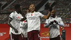 Pemain Arsenal Pierre-Emerick Aubameyang melakukan selebrasi usai mencetak gol ke gawang Manchester United pada pertandingan Liga Premier Inggris di Stadion Old Trafford, Manchester, Inggris, Minggu (1/11/2020). Arsenal menang 2-0. (Paul Ellis/Pool via AP)