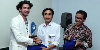 Belum lama ini, Reza Rahadian menyabet penghargaan bergensi di Asia Pasific Film Festival (APFF) ke-57. Acara yang berlangsung di Phom Penh, Kamboja, ia meraih dalam kategori Best Actor. (Deki Prayoga/Bintang.com)